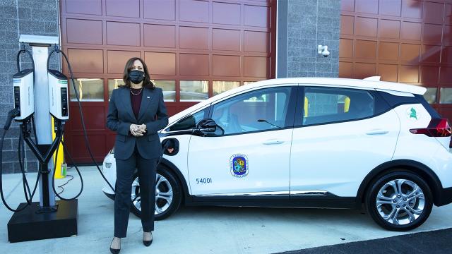 Harris Pushes for EV Mandate, Faces Concerns on Middle-Class Affordability