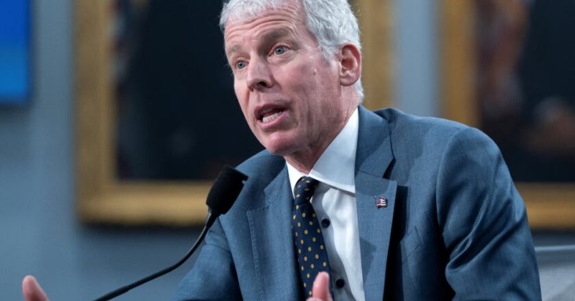 White House Pushes Domestic Energy Drilling Expansion to Lower Oil Prices Amid Global Tensions