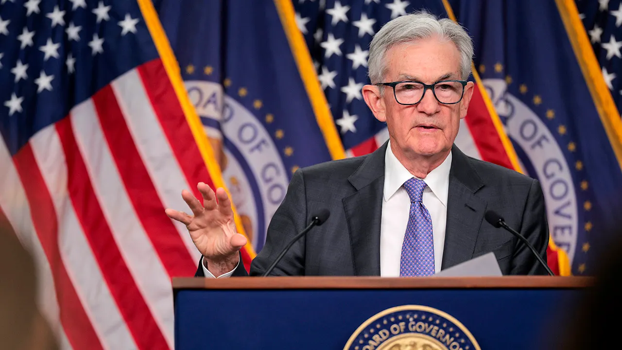 Fed Holds Interest Rates as Economic Uncertainty Grows