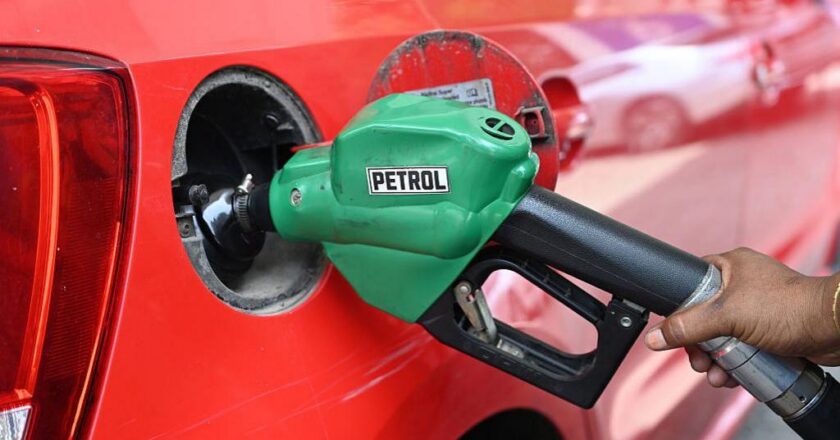 Oil Prices Fall as Trump Pushes Toward Iran Peace Agreement